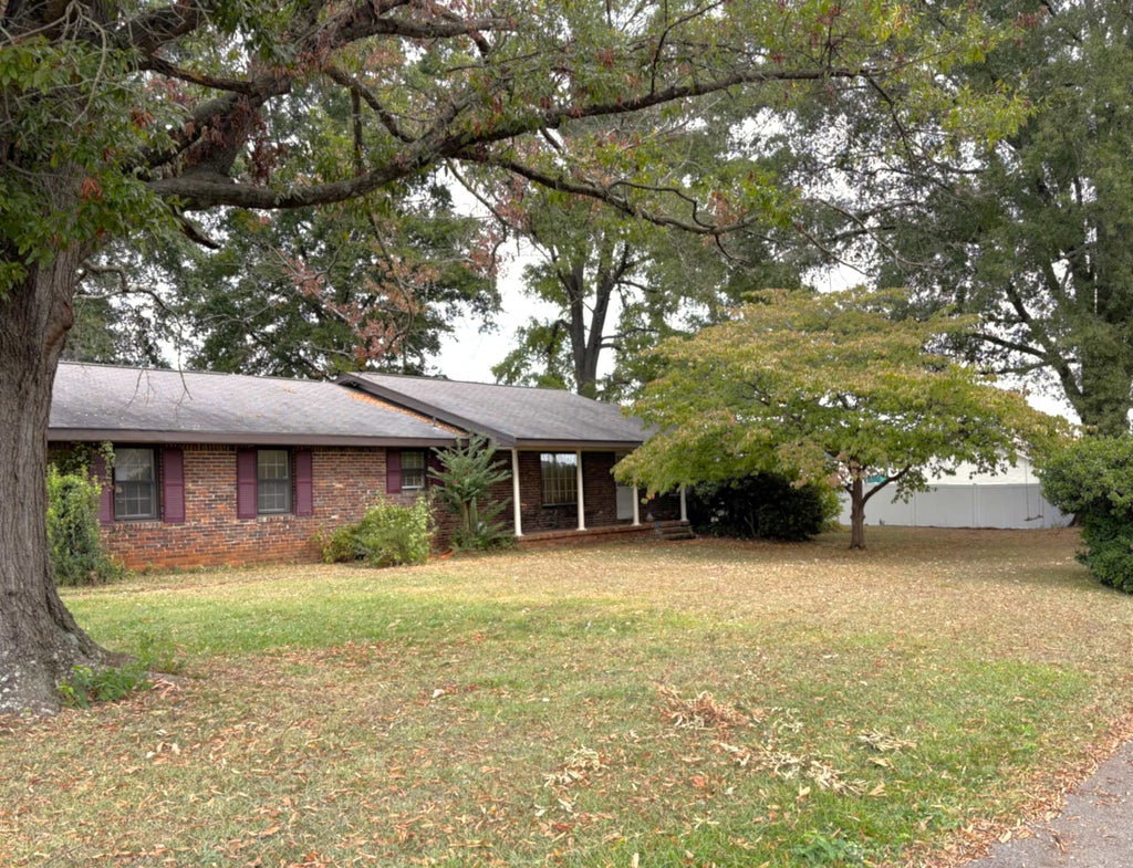 Photo of 501 W Portage Ave, Muscle Shoals, AL 35661 (MLS # 531722)