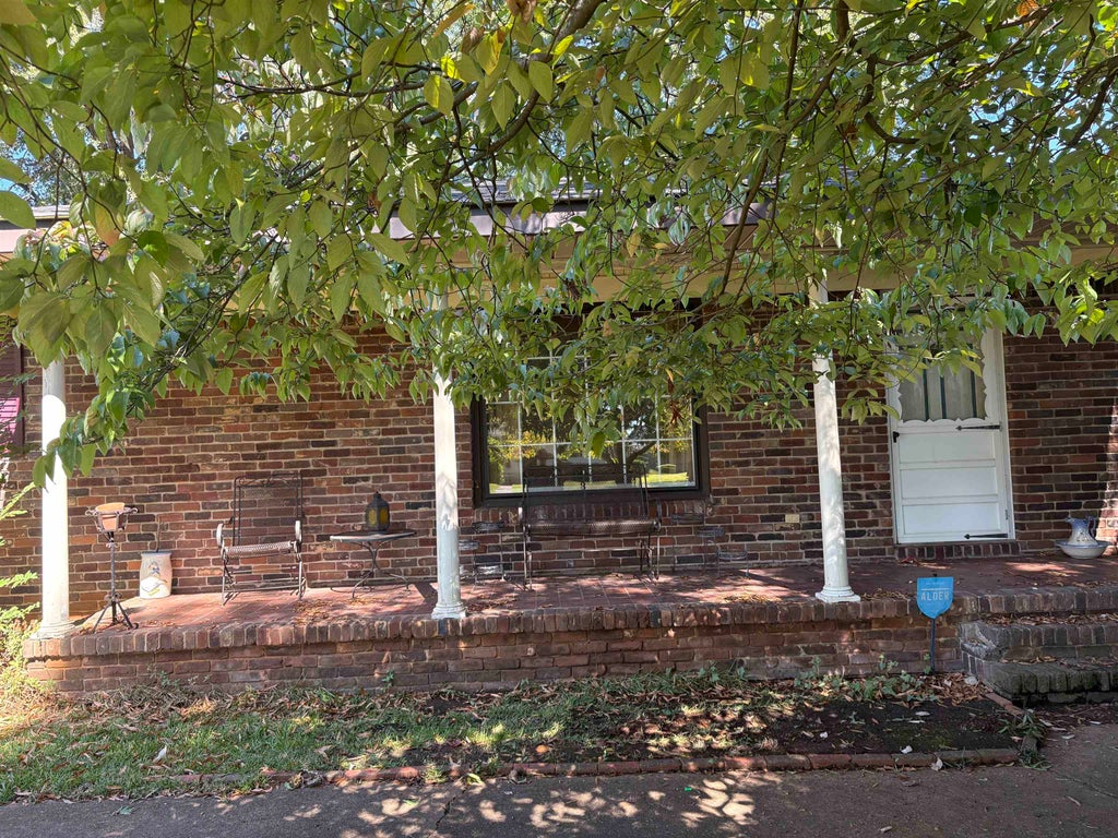 Photo of 501 W Portage Ave, Muscle Shoals, AL 35661 (MLS # 531722)