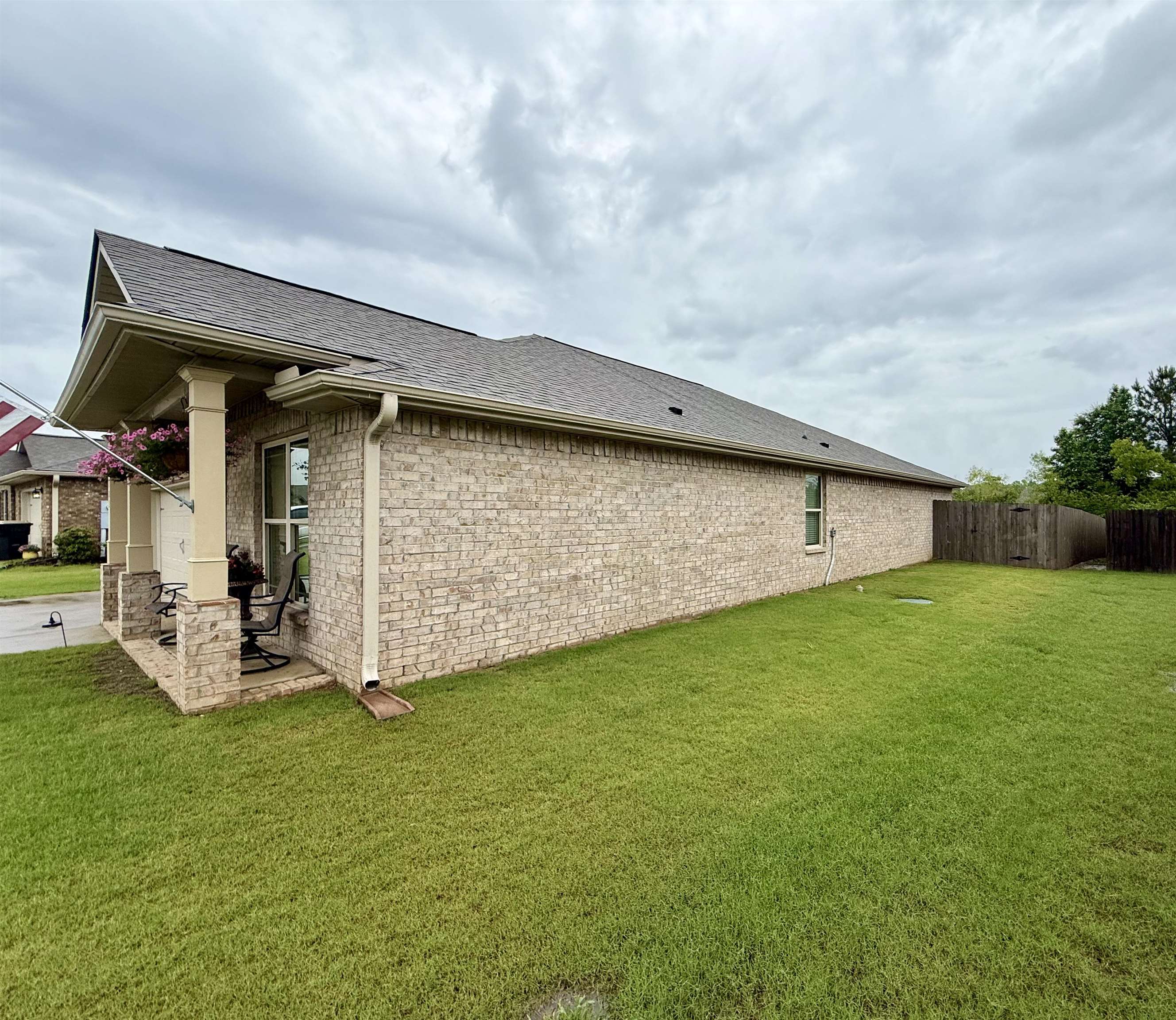 1123 SW Colonial Dr
