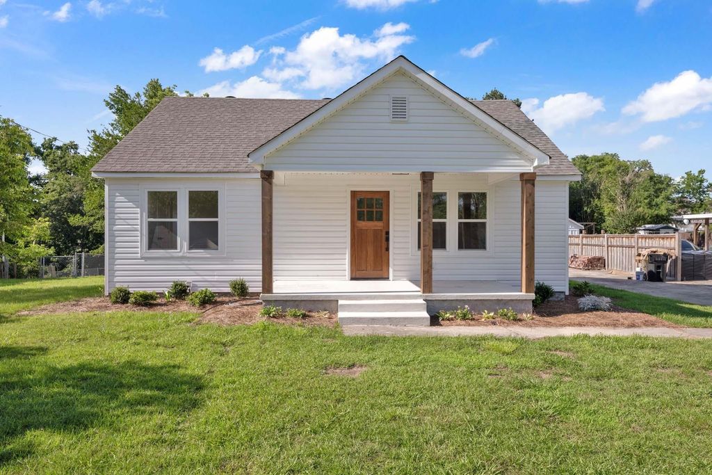 Photo of 1316 Meldrum St NE, Cullman, AL 35058 (MLS # 529385)