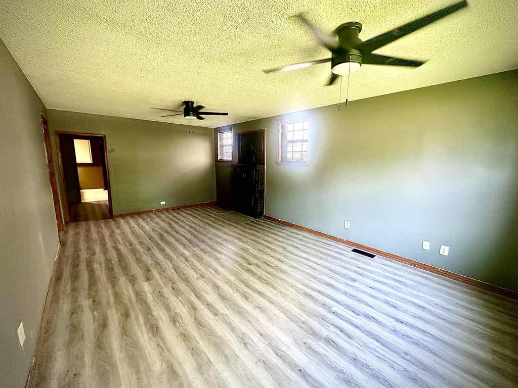 Photo of 403 7th St, Tuscumbia, AL 35674 (MLS # 529923)