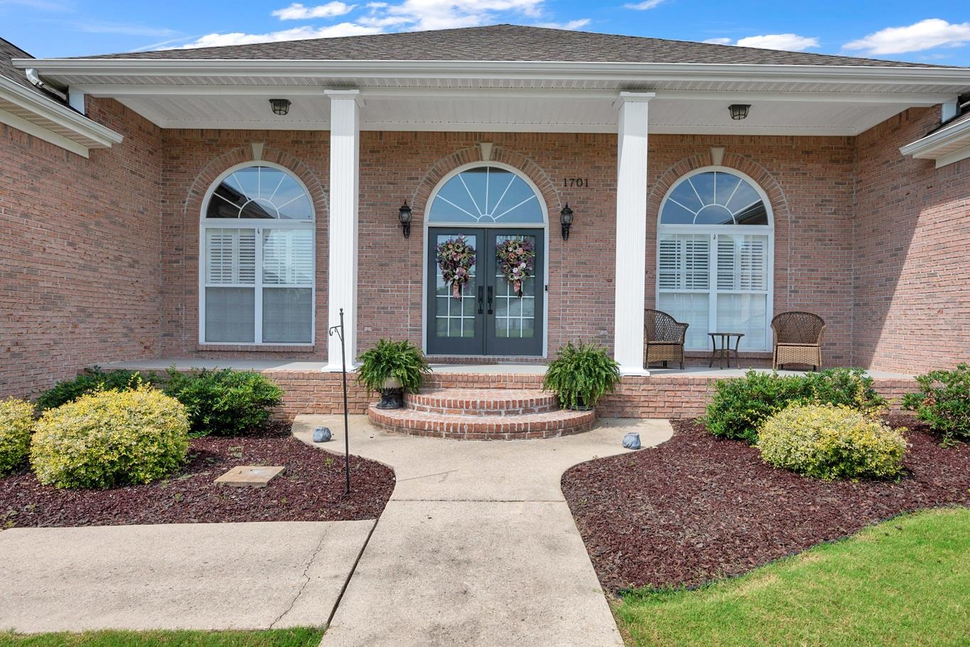 1701 Churchhill Cir SE