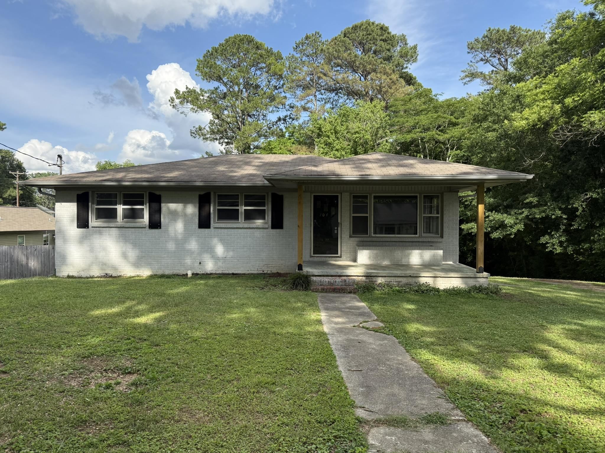 Photo 1 of 25 — 704 Avenue C SE, Cullman, AL 35055