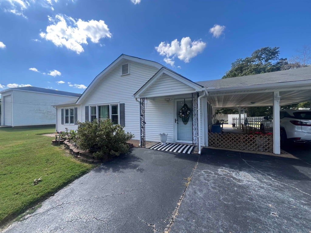 Photo of 407 N High St N, Tuscumbia, AL 35674 (MLS # 531817)