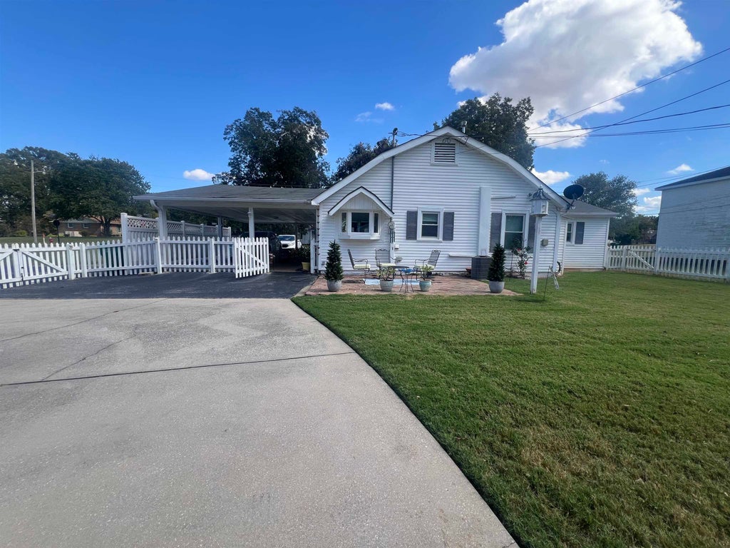 Photo of 407 N High St N, Tuscumbia, AL 35674 (MLS # 531817)