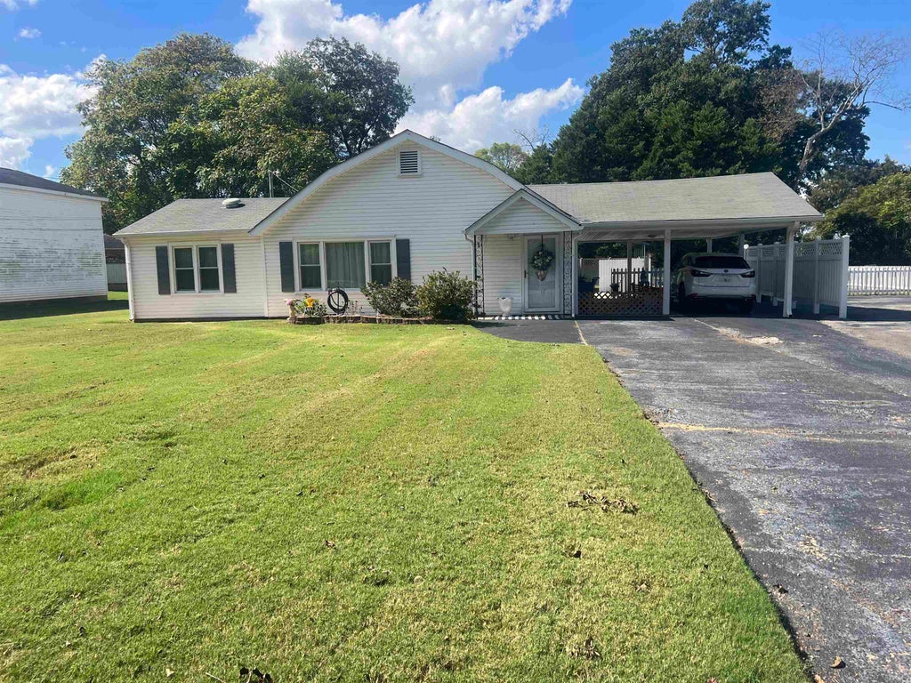 Photo of 407 N High St N, Tuscumbia, AL 35674 (MLS # 531817)