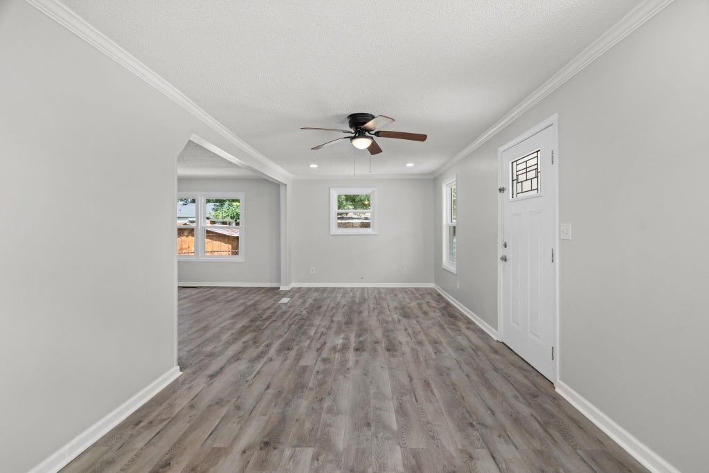 Photo of 1002 Carolyn St, Tuscumbia, AL 35674 (MLS # 529795)
