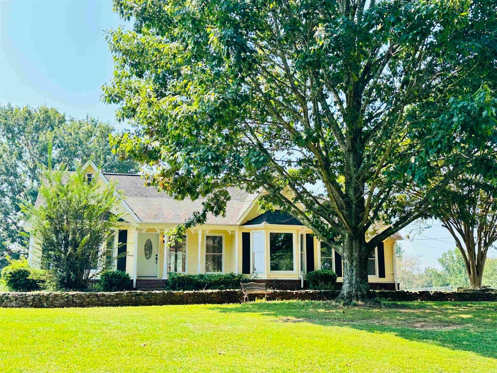 Photo of 222 Co Rd 337, Moulton, AL 35650 (MLS # 531059)