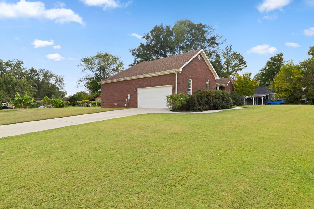 Photo of 810 E 7th St, Tuscumbia, AL 35674 (MLS # 531584)
