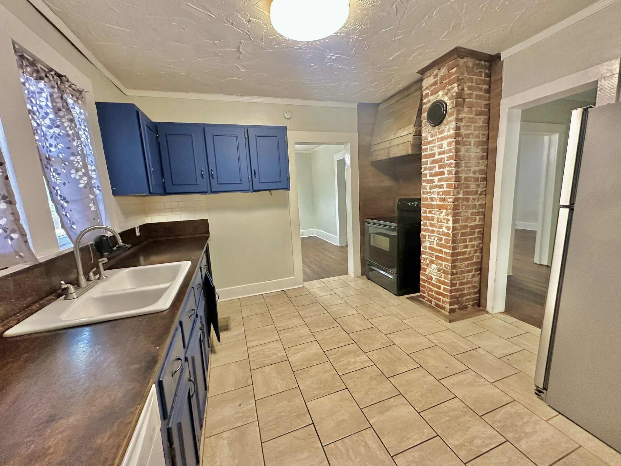 118 Seymore Ave - Photo 2