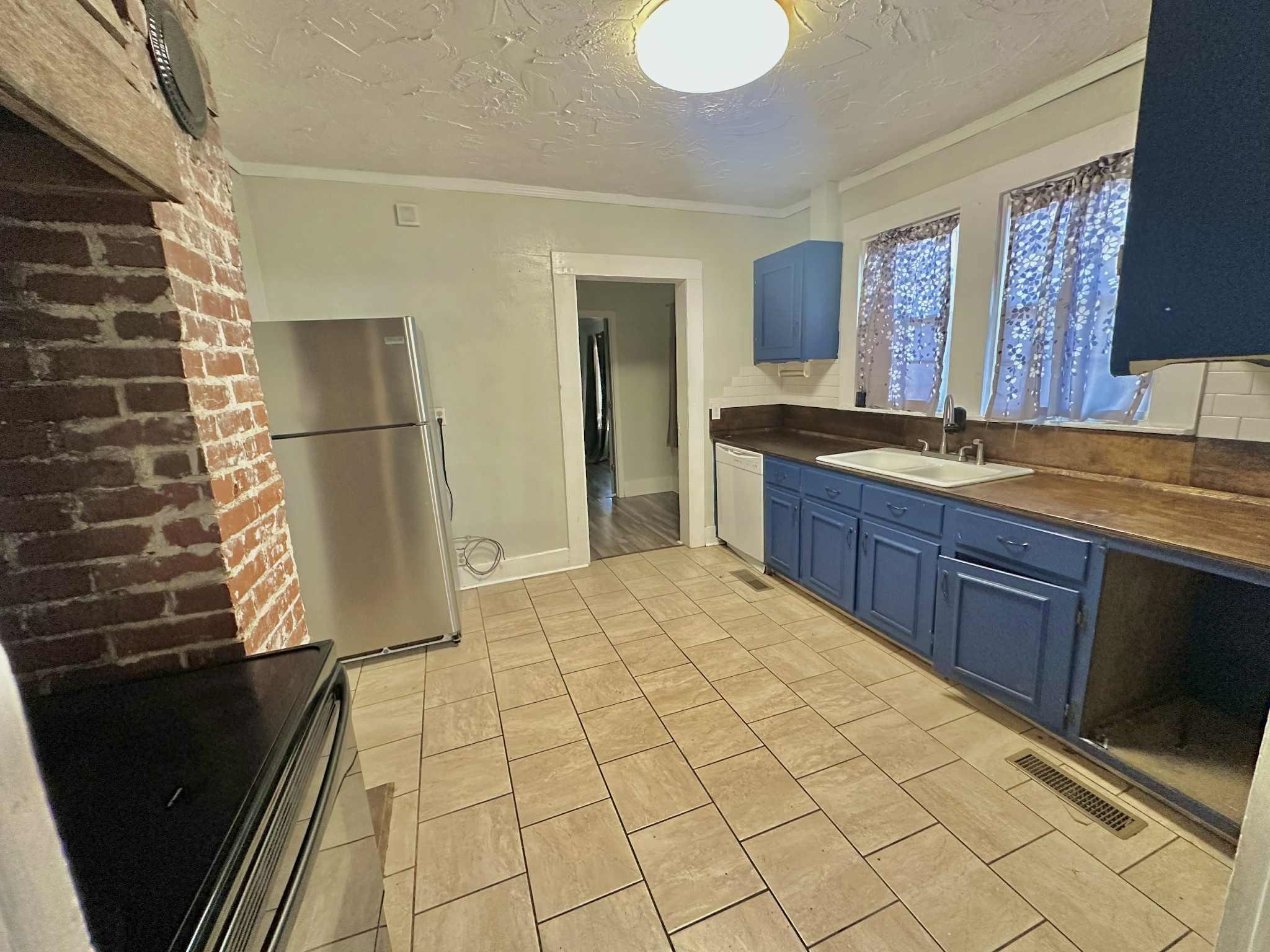 118 Seymore Ave - Photo 3