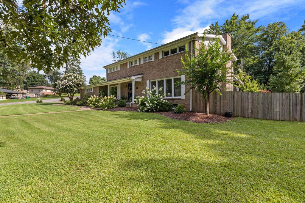 Photo of 106 Smith Ct, Sheffield, AL 35660 (MLS # 530047)