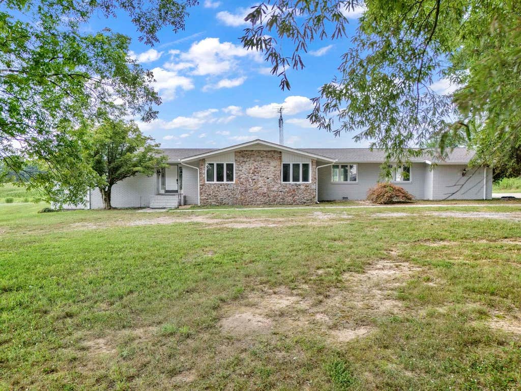 Photo of 2715 Co Rd 1269, Vinemont, AL 35179 (MLS # 529817)