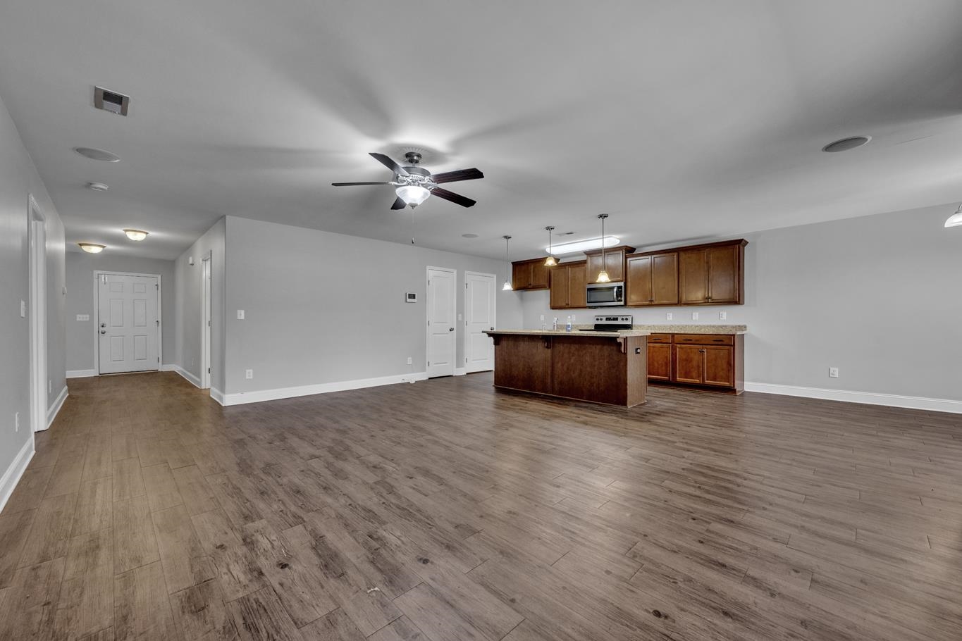 2929 Phelan Cir