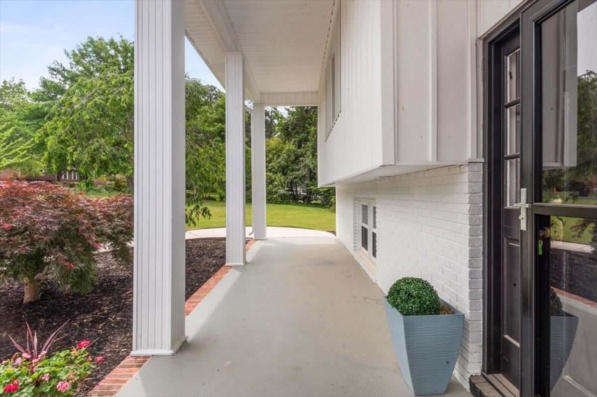 919 Brentwood Dr NE