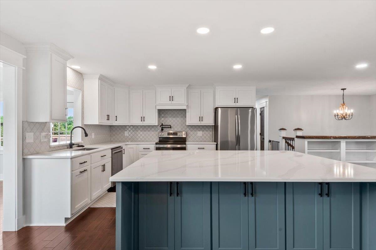 919 Brentwood Dr NE