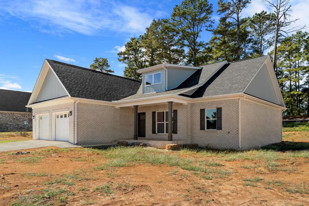 Photo of 701 Oakview Cir, Killen, AL 35645 (MLS # 531069)