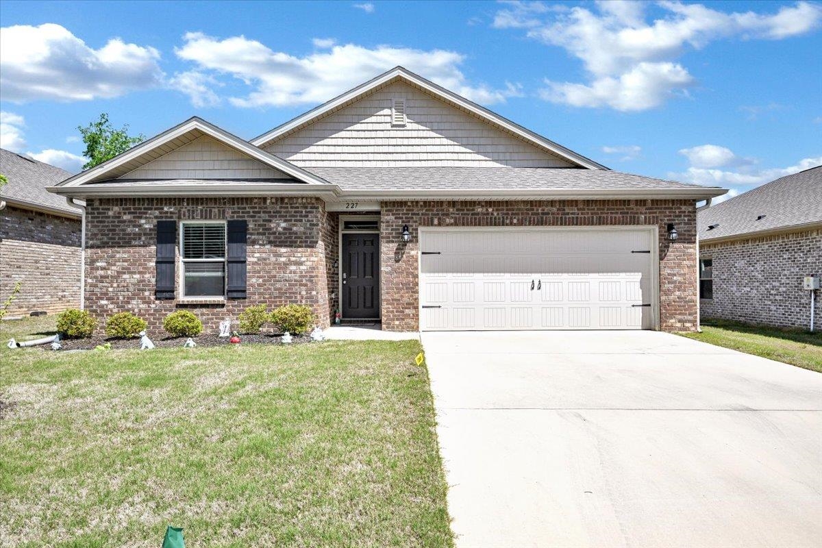 Photo 1 of 20 — 227 Ashland Dr SW, Hanceville, AL 35077