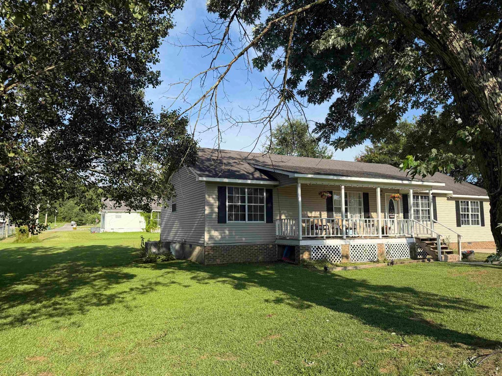 Photo of 406 Meadow Creek Dr NE, Hanceville, AL 35077 (MLS # 530104)