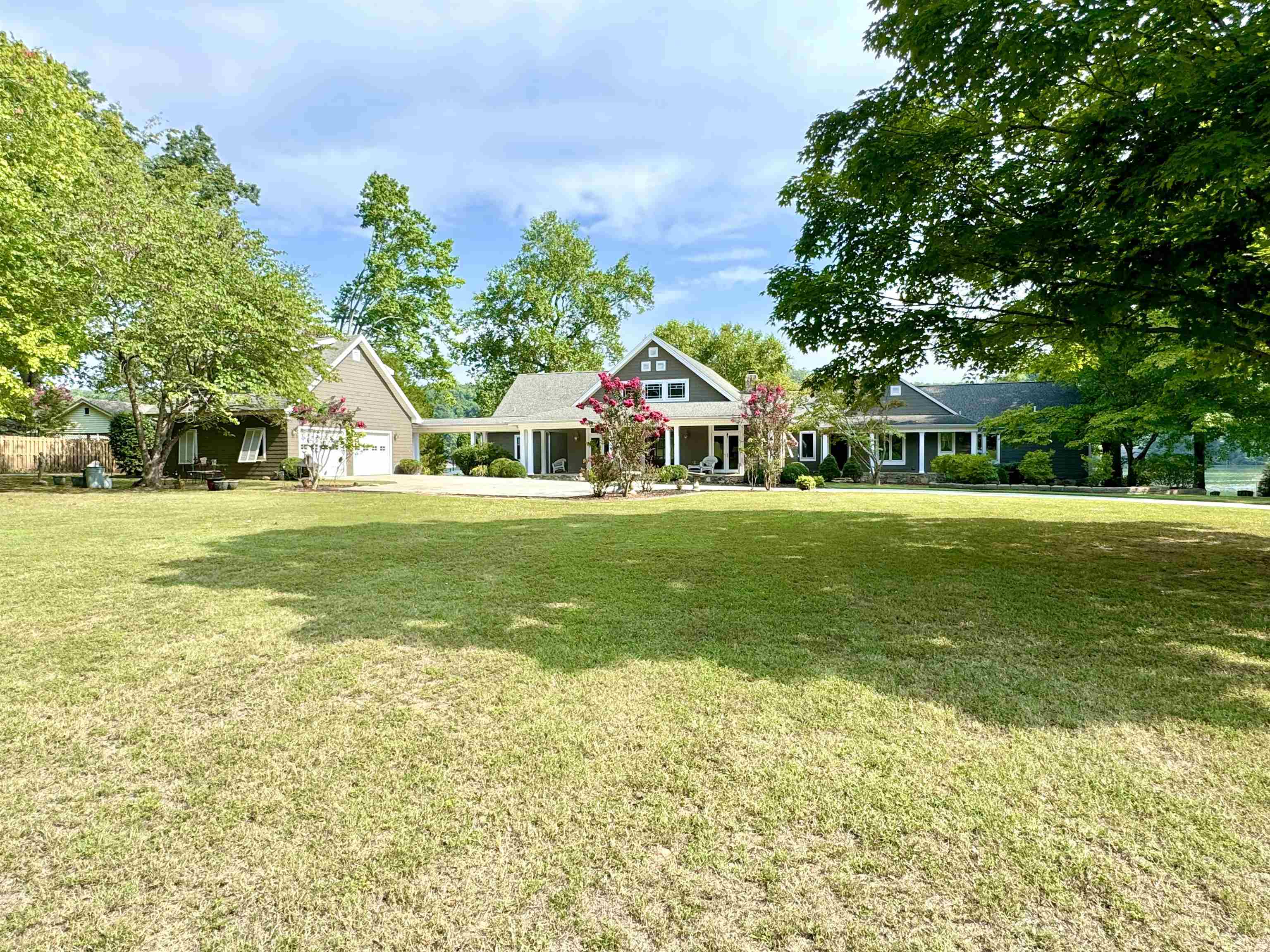 442 Longshore Dr