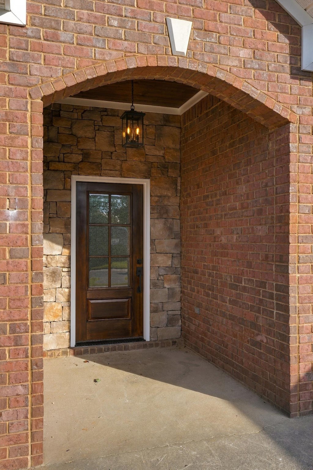 Photo of 205 Somerled Ct, Florence, AL 35633 (MLS # 531907)