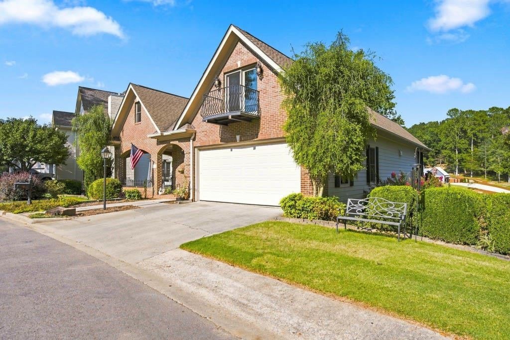 100 Waterford Pl