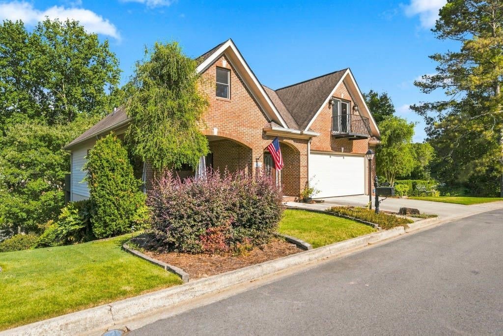 100 Waterford Pl