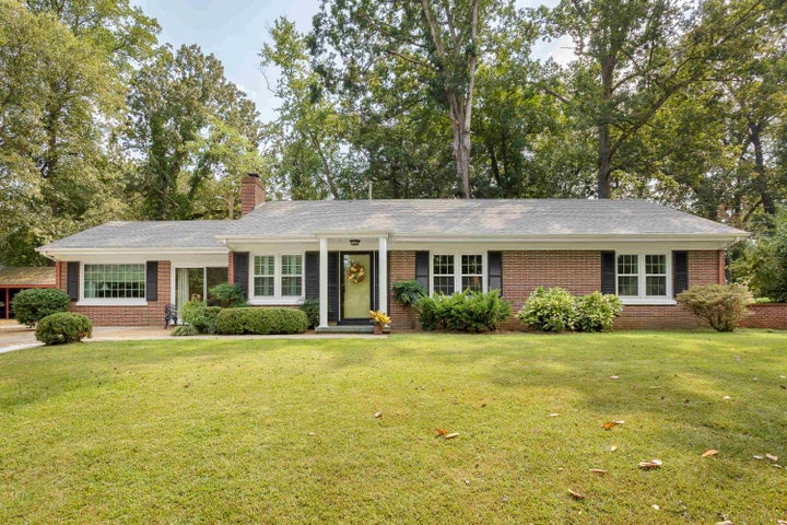 Photo 1 of 35 — 2605 McGee St, Sheffield, AL 35660