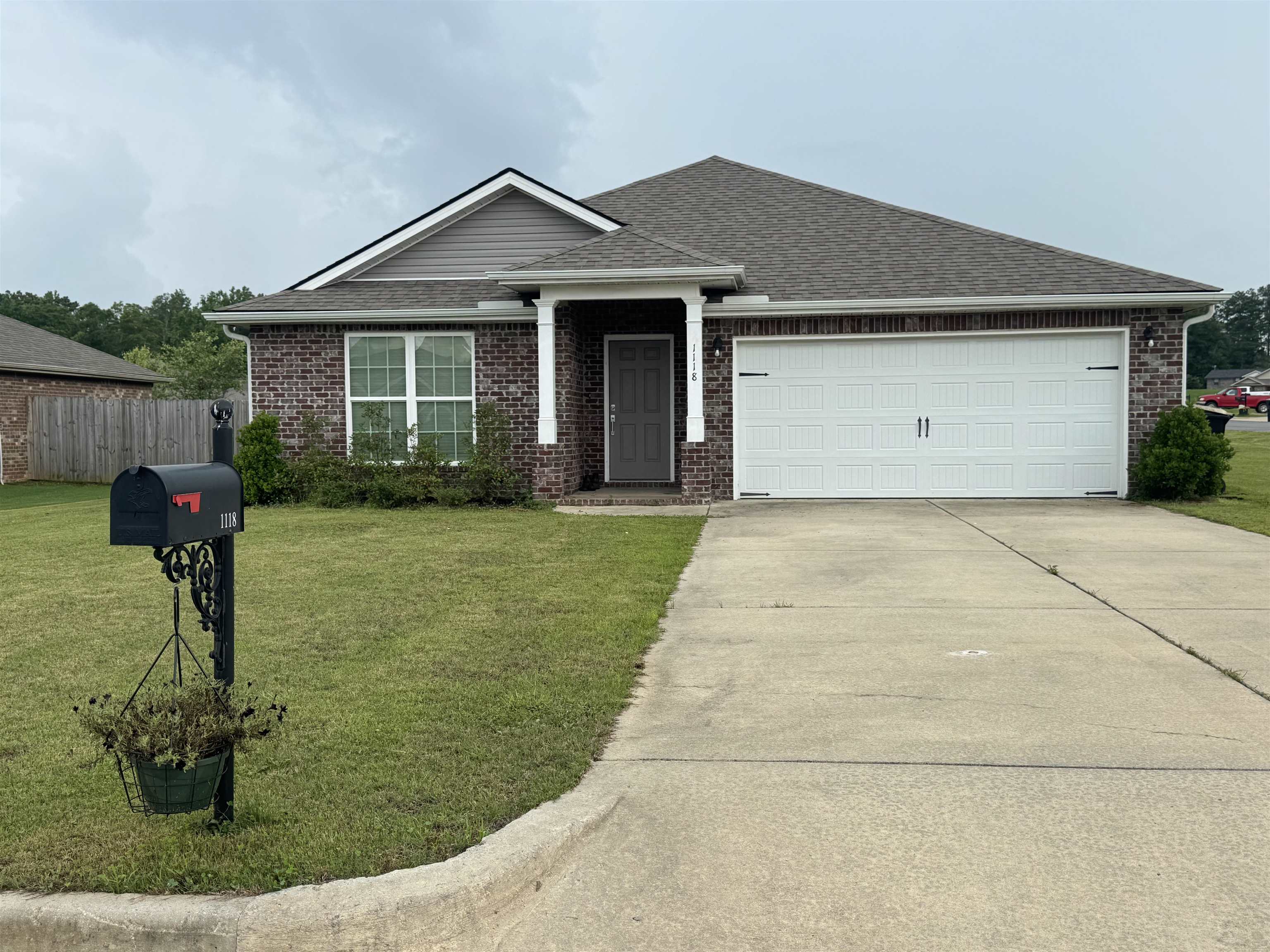 1118 Colonial Dr SW