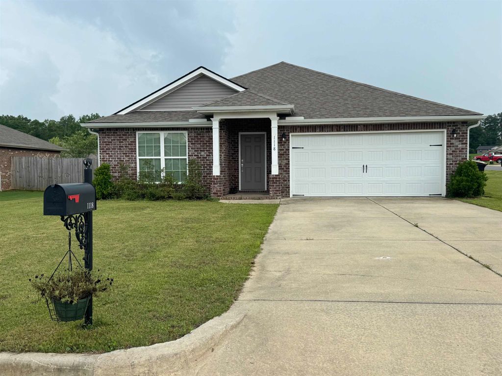 Photo of 1118 Colonial Dr SW, Cullman, AL 35055 (MLS # 529358)