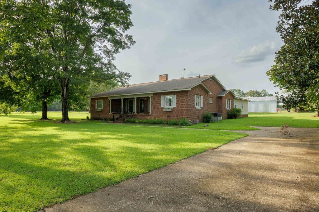 Photo of 210 15th Ave, Guin, AL 35563 (MLS # 531125)