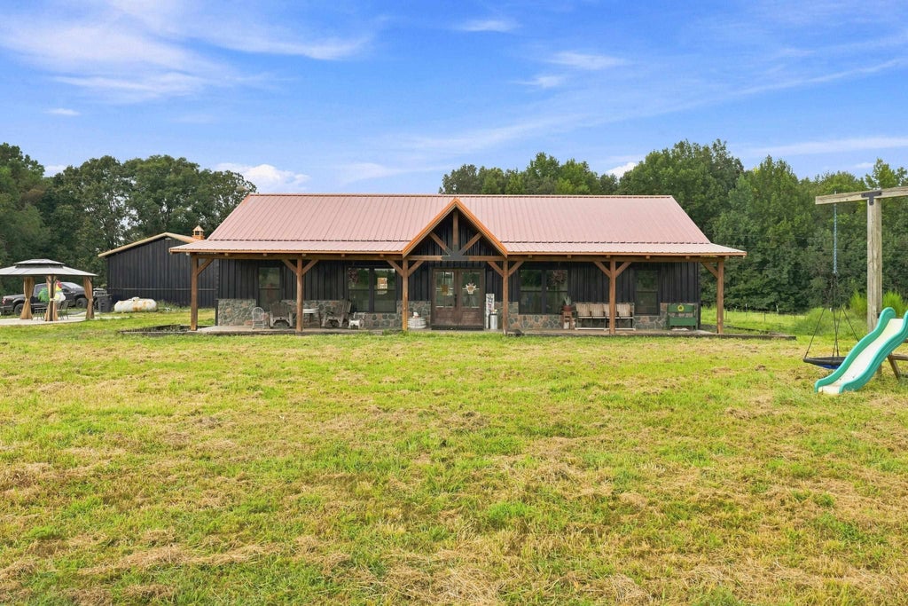 Photo of 847 Co Rd 506, Anderson, AL 35610 (MLS # 531097)