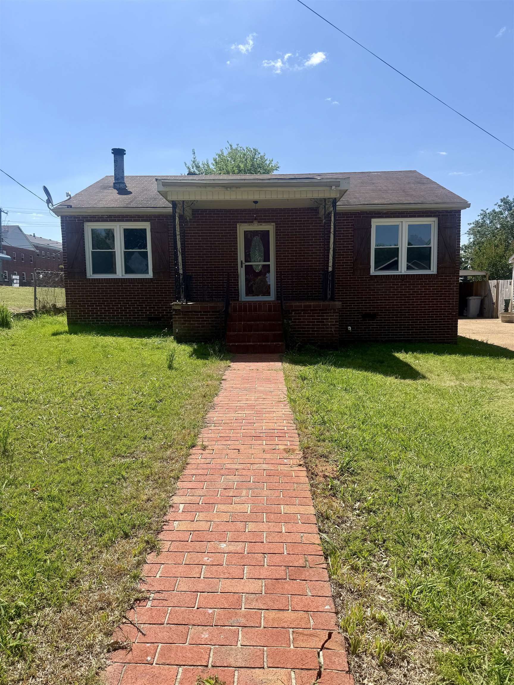 Photo 1 of 8 — 2902 E 15th Ave, Sheffield, AL 35660