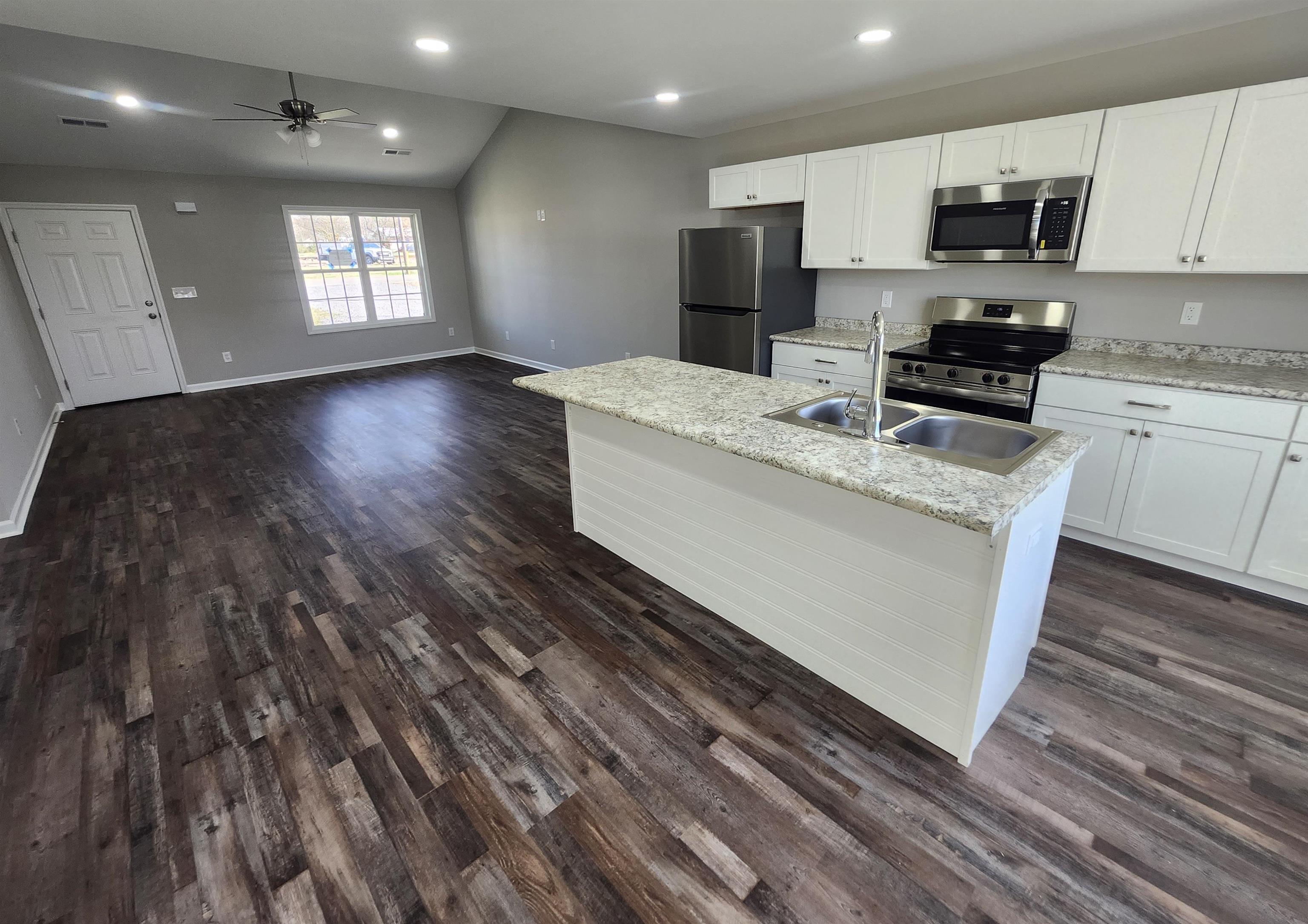 125 West Railroad Ave