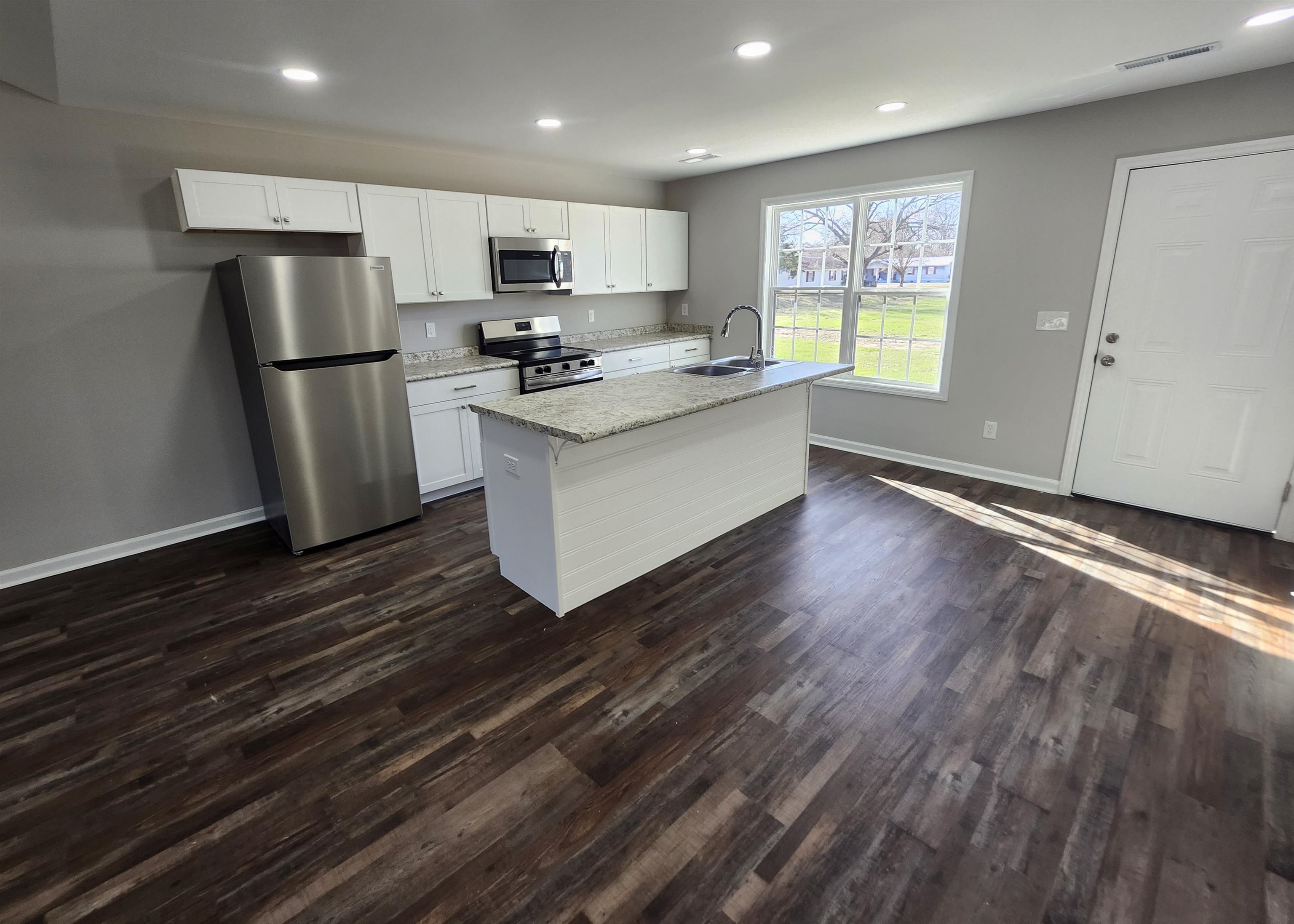 125 West Railroad Ave