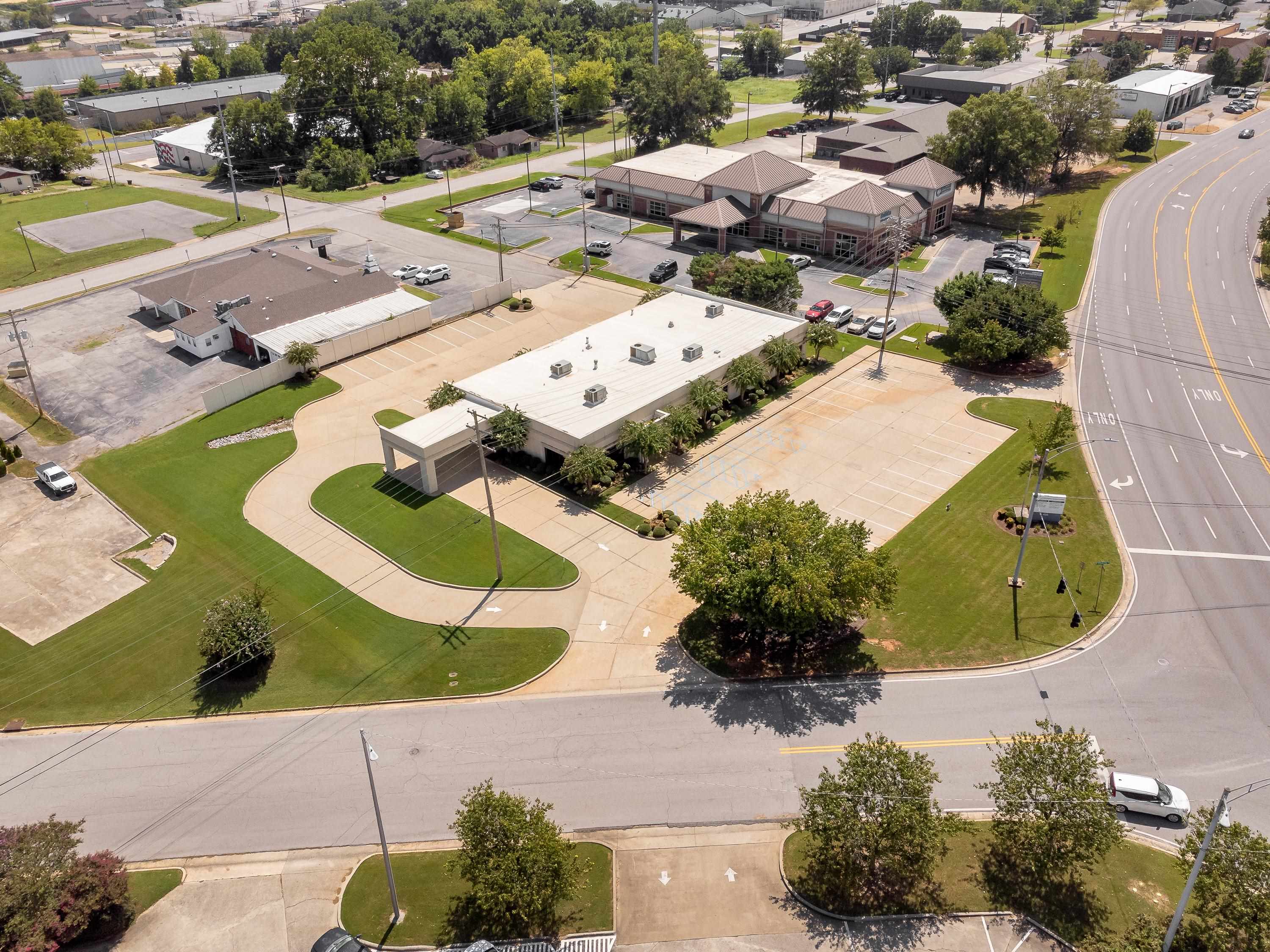 426 E Dr Hicks Blvd
