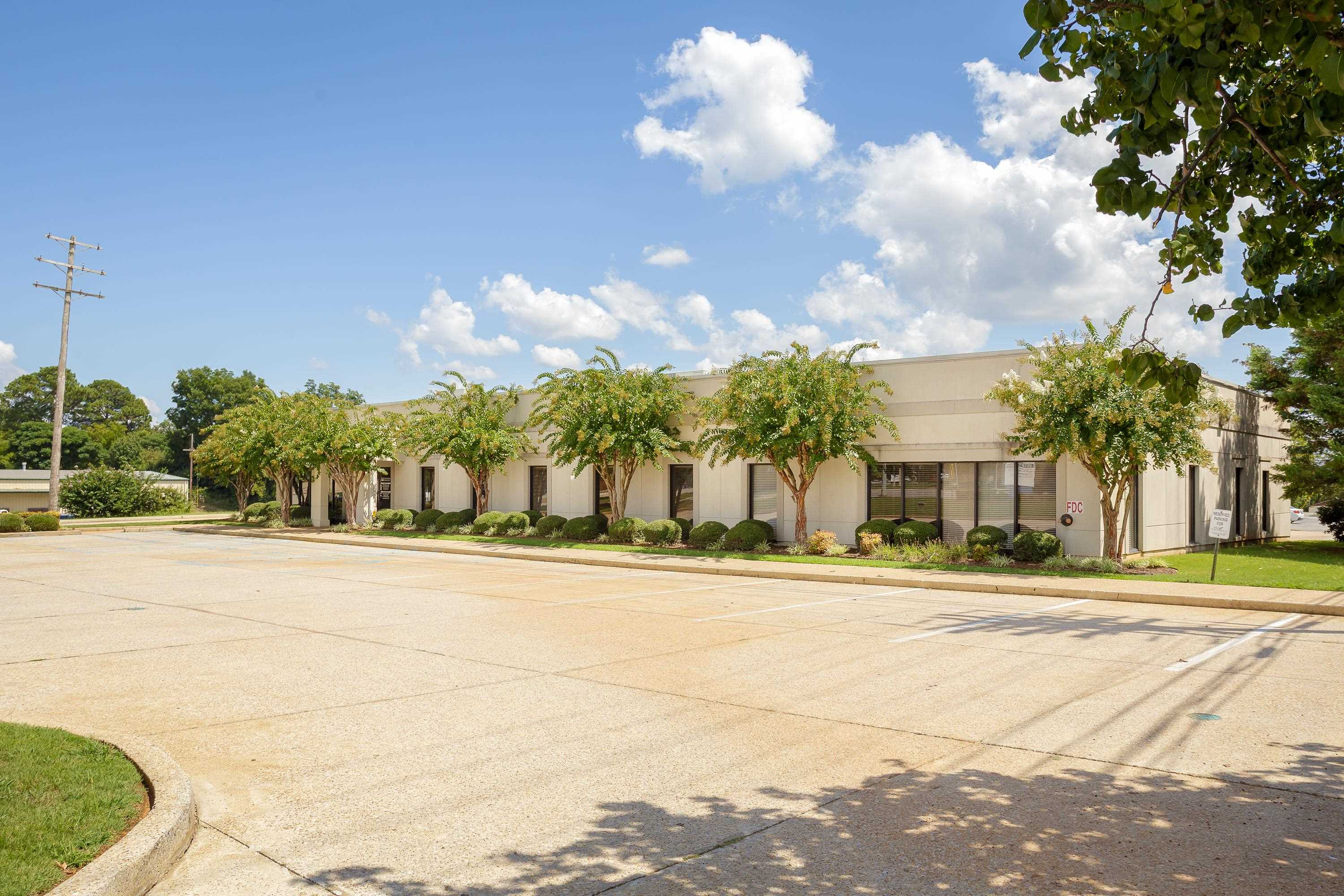 426 E Dr Hicks Blvd