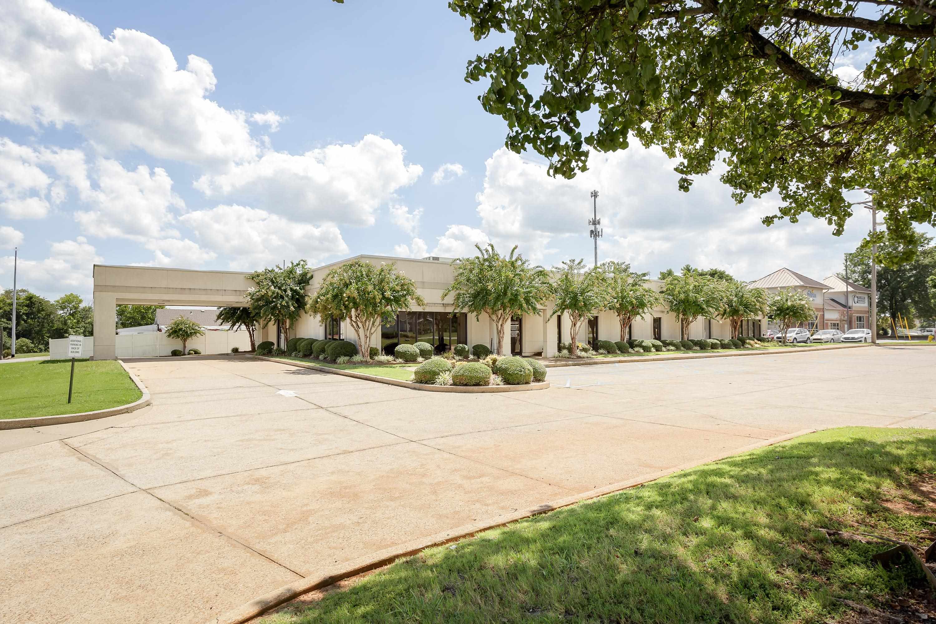 426 E Dr Hicks Blvd