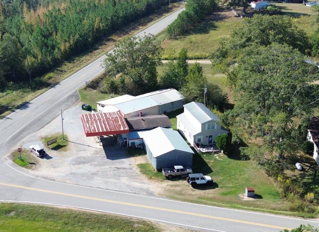 Photo of 141 County Hwy 56, Hamilton, AL 35570 (MLS # 531557)