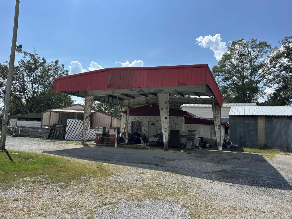 Photo of 141 County Hwy 56, Hamilton, AL 35570 (MLS # 531557)
