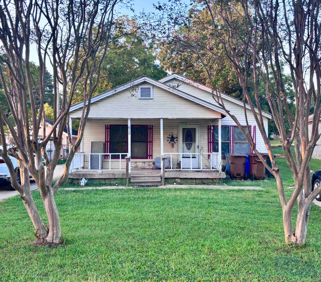 Photo of 612 NW Stewart St, Hartselle, AL 35640 (MLS # 531299)