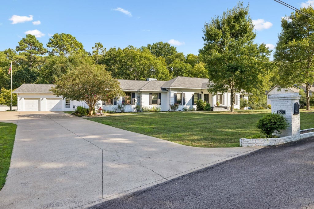 Photo of 1505 Timberwood Dr, Columbia, TN 38401 (MLS # 530996)
