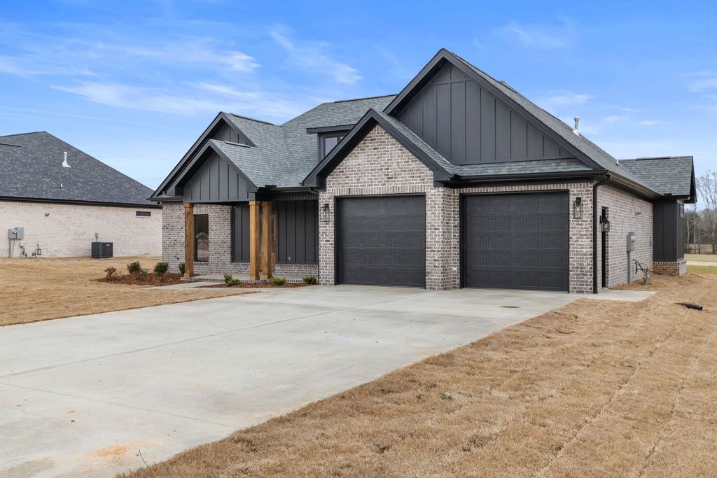 Photo of 273 Co Rd 144, Killen, AL 35645 (MLS # 529413)