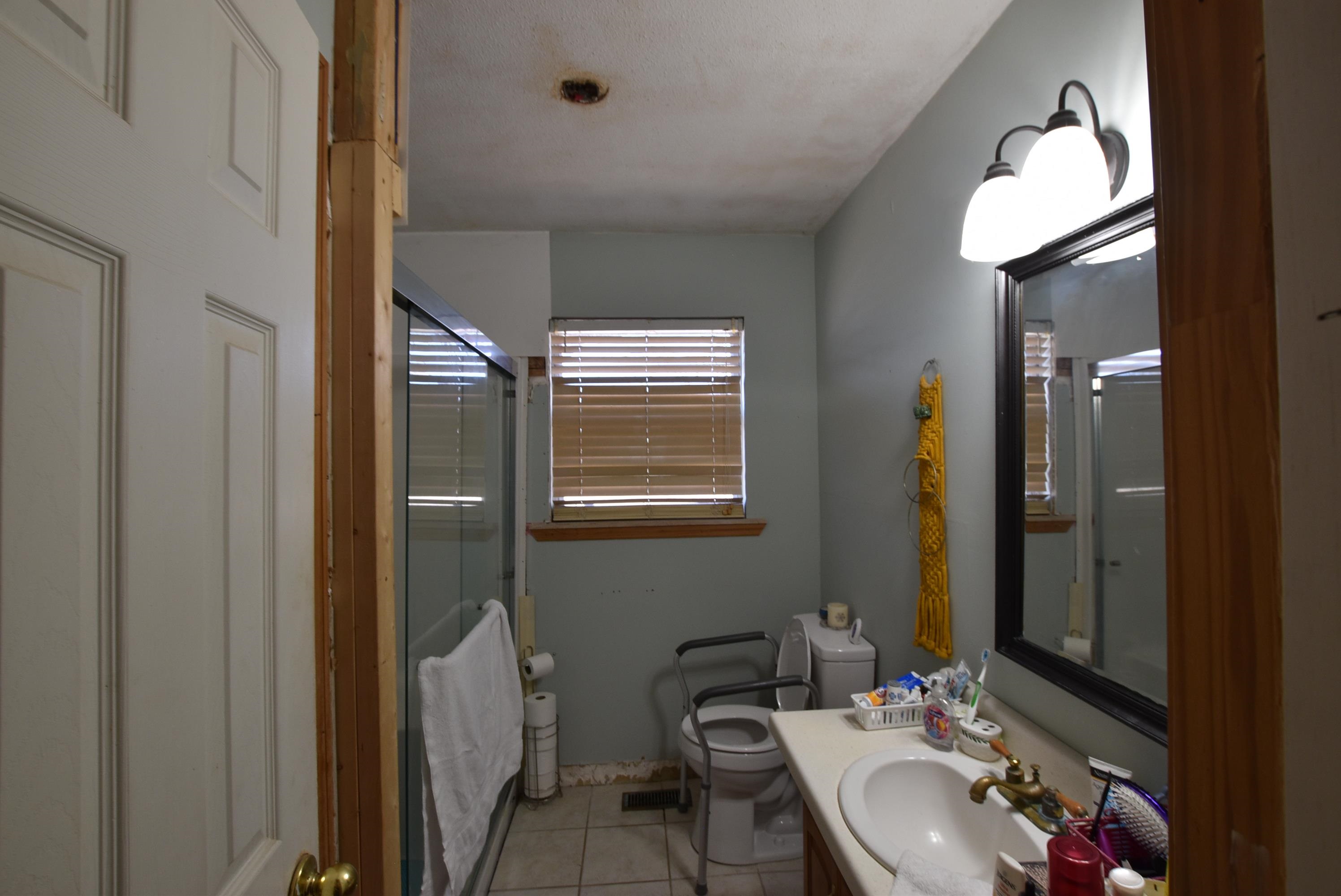 1402 Edmondson Rd NE