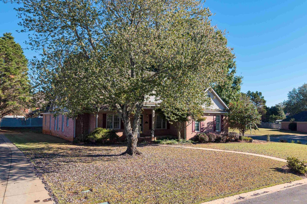 Photo of 326 Reddoch Rd, Florence, AL 35633 (MLS # 531588)
