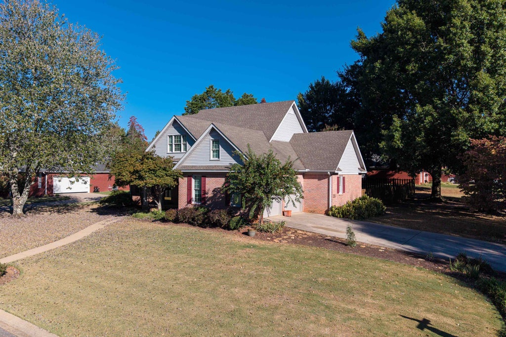 Photo of 326 Reddoch Rd, Florence, AL 35633 (MLS # 531588)