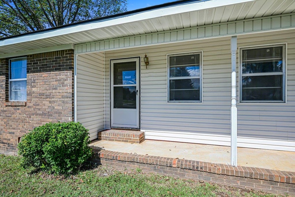 Photo of 1402 Edmondson St, Hanceville, AL 35077 (MLS # 531662)