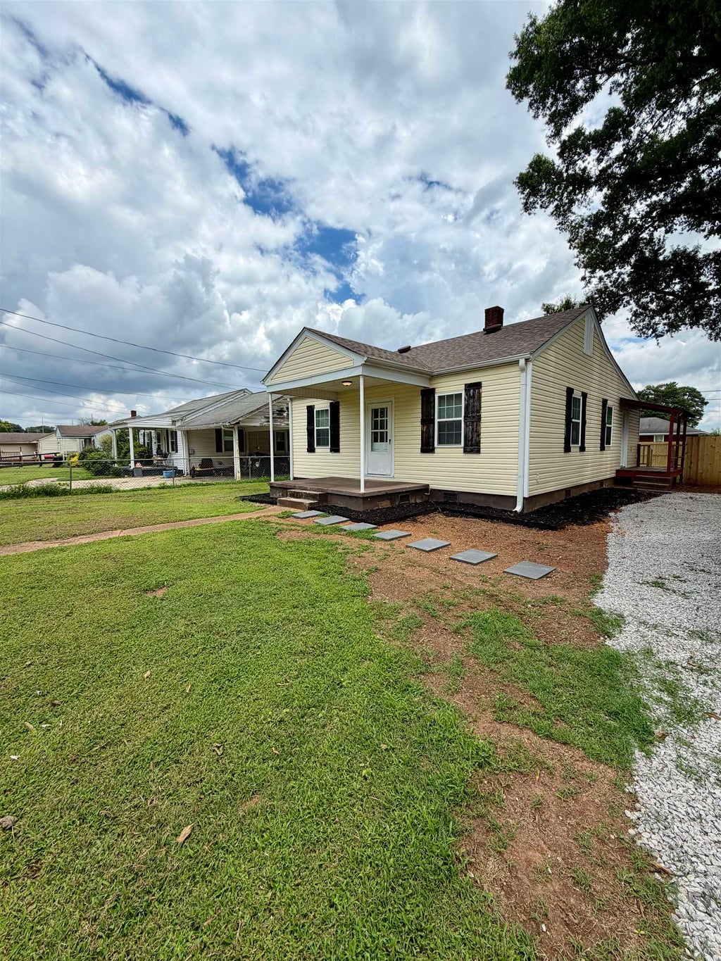 Photo of 233 Central Ave SW, Muscle Shoals, AL 35661 (MLS # 530329)