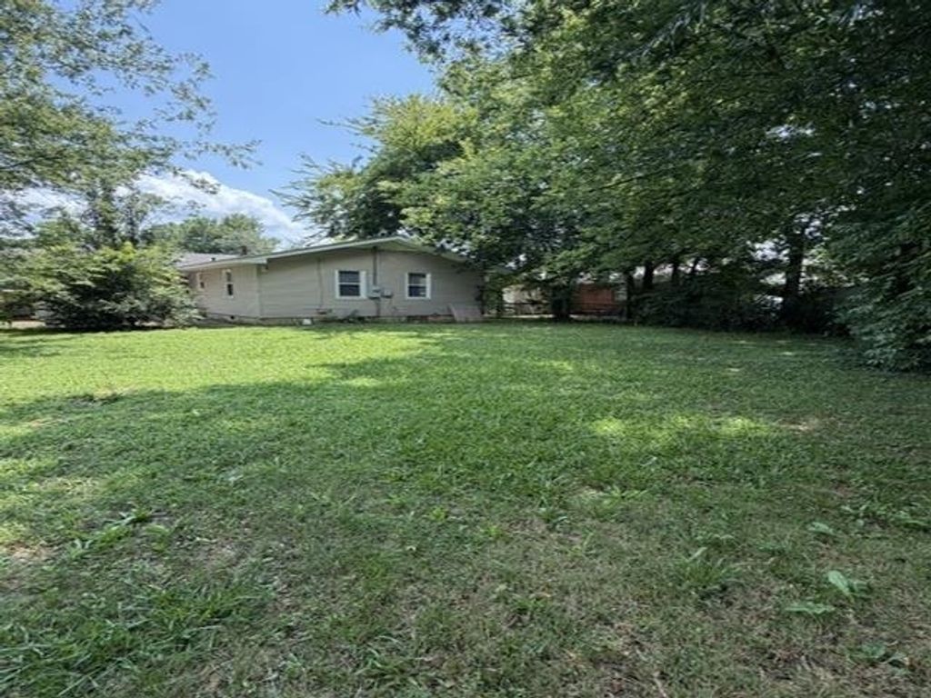 Photo of 520 W Collier Ave, Florence, AL 35630 (MLS # 529683)