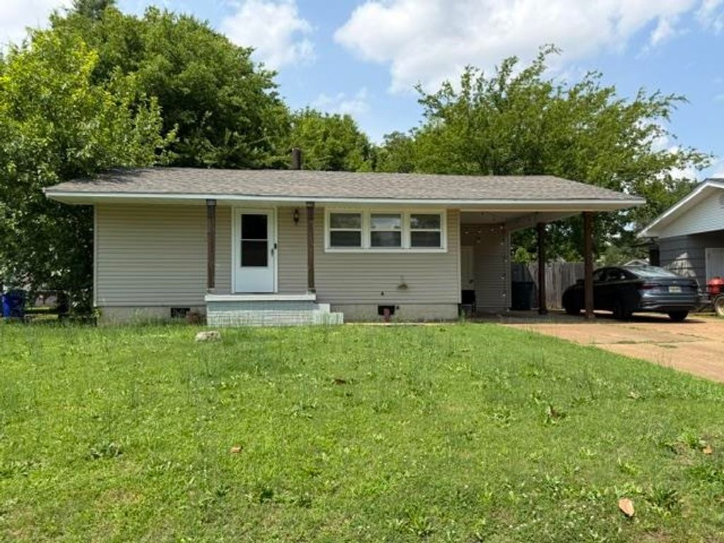 Photo of 520 W Collier Ave, Florence, AL 35630 (MLS # 529683)